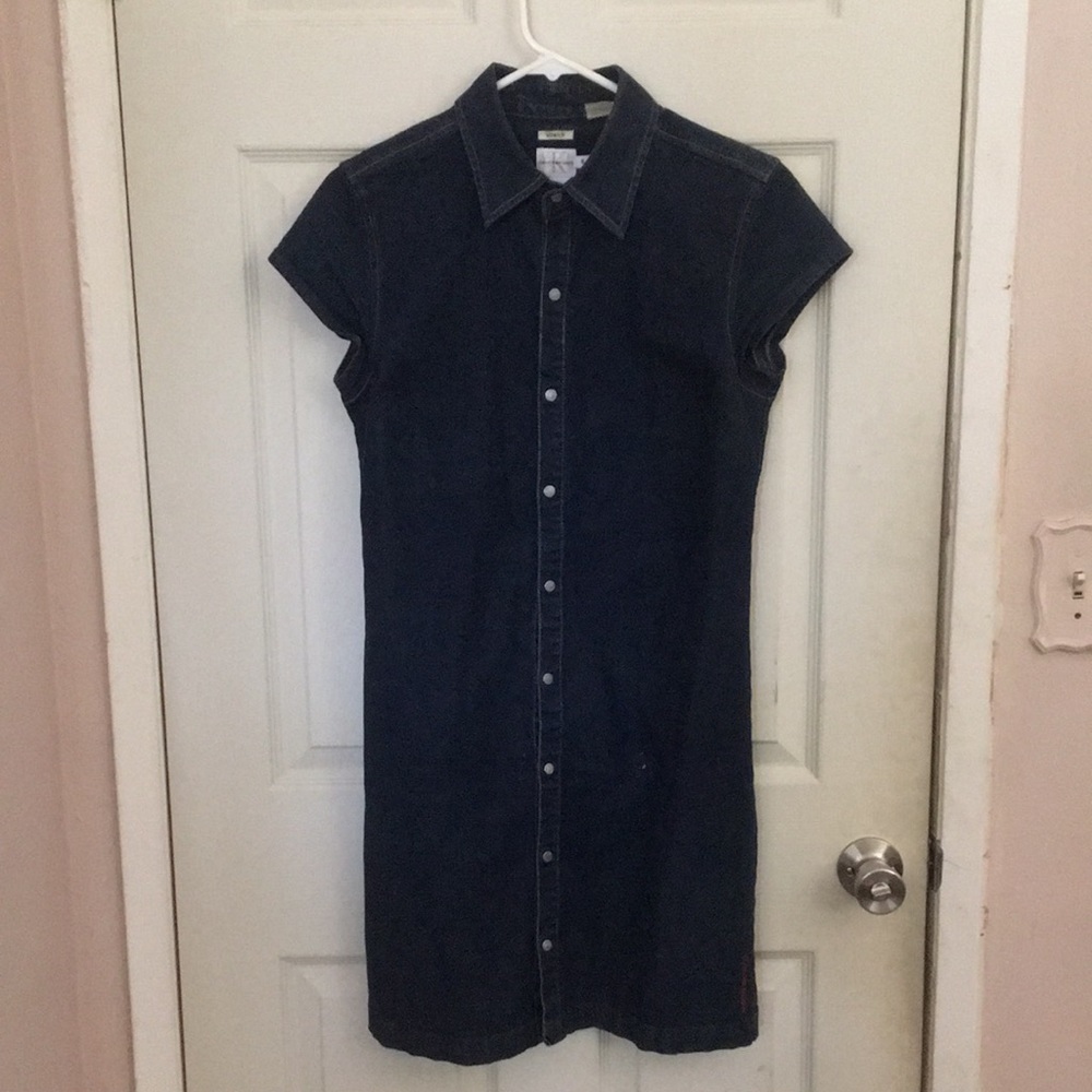 This is a Calvin Klein dress it is a size 8 and very stretchy